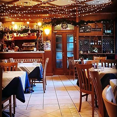 La Piazzetta 3*