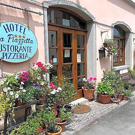 La Piazzetta 3*